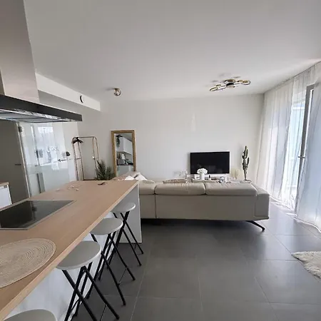 Exclusive White Complex - Guillemins Apartment